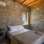 Katoikia Milos Slow Living Homes Mandrakia