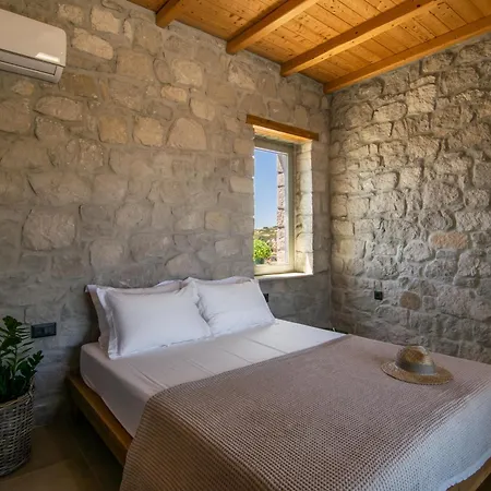 Katoikia Milos Slow Living Homes Mandrakia